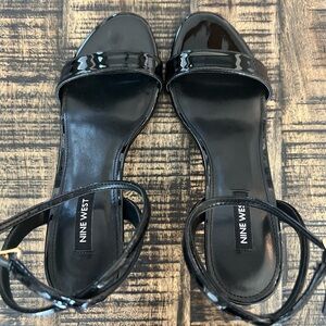 Nine West Black Sandals Sleek Modern Design
